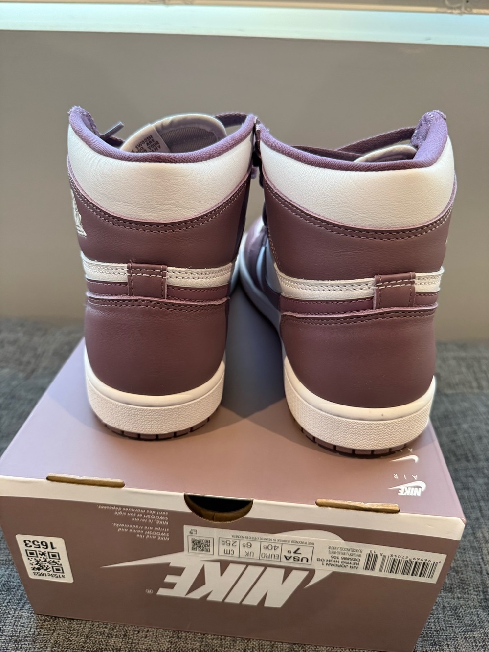 Unisex Nike Jordan Mid Sneakers in Mauve and White - Picture 4 of 6